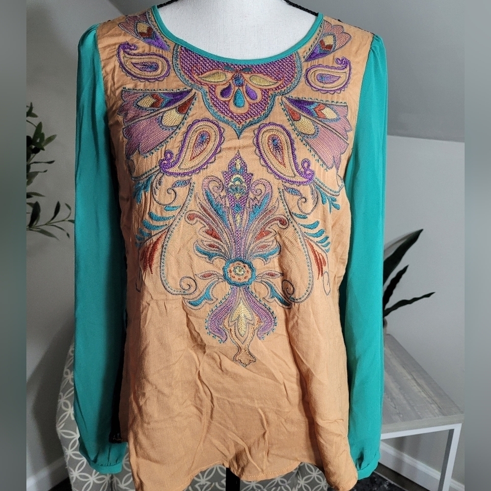 Flying Tomato Bohemenian Embroidered Back Lace Top Small